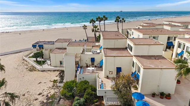 $2,850,000 | 711 Pacific Coast Highway, Unit 330, Huntington Beach, CA 92648