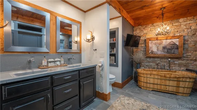 $825,000 | 180 Hope Hill Lane, Camdenton, MO 65020