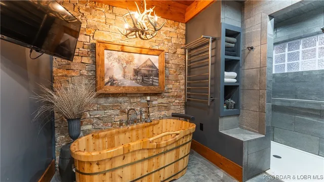 $825,000 | 180 Hope Hill Lane, Camdenton, MO 65020