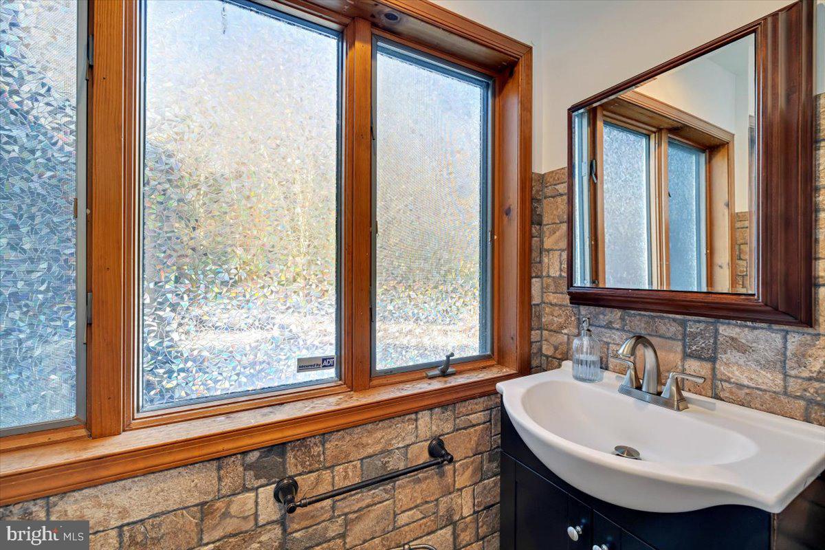1531 Red Rock Road Stroudsburg, PA 18360 - Photo 14 of 42 Gallery Image 14