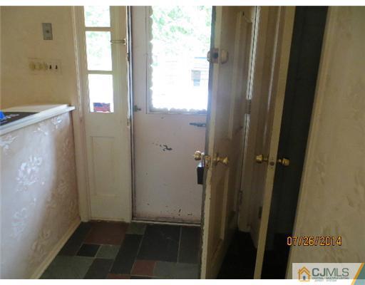 40 Hudson Road East Brunswick, NJ 08816 - Photo 3 of 17 Gallery Image 3
