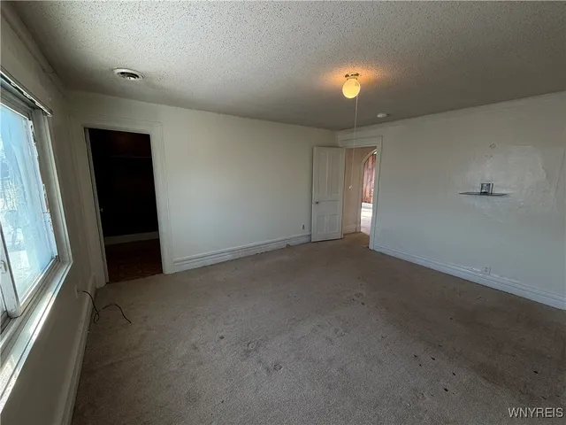 $1,000 | 1816 Military Road, Tonawanda, NY 14217