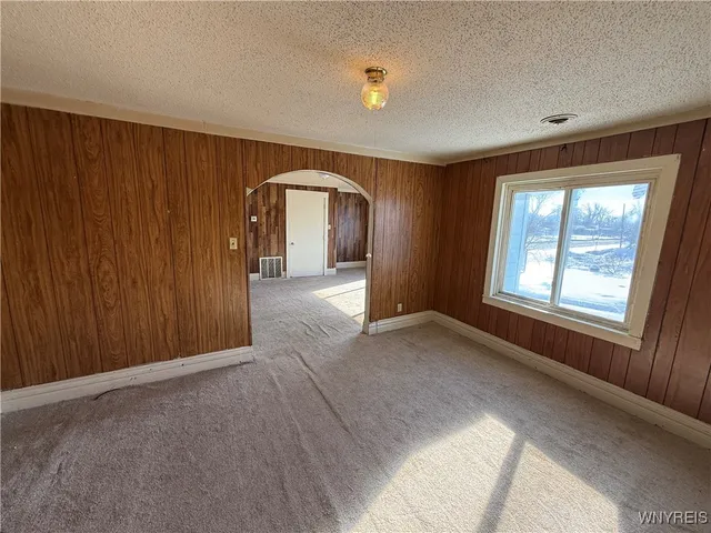 $1,000 | 1816 Military Road, Tonawanda, NY 14217