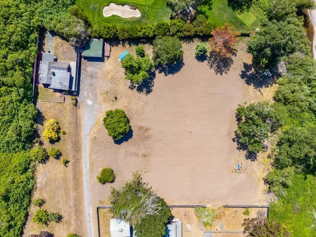 an aerial view of a house having yard