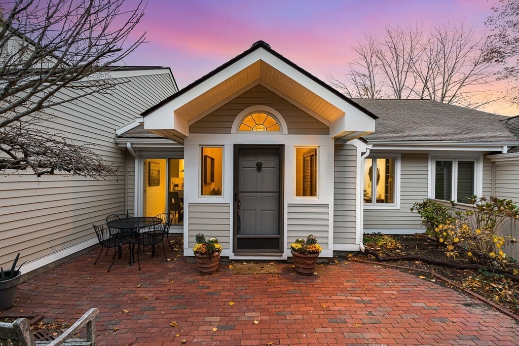 67 Algonquin Road, Unit 67 Newton, MA 02467 - Photo 1 of 38 a front view of a house with garden