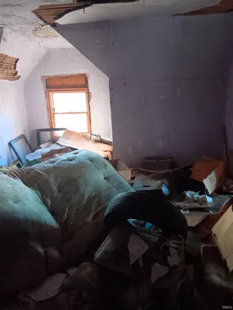 $19,898 | 229 West Broadway Street, Shelburn, IN 47879