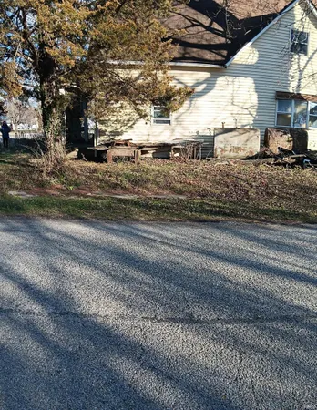 $19,898 | 229 West Broadway Street, Shelburn, IN 47879