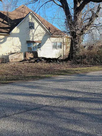$19,898 | 229 West Broadway Street, Shelburn, IN 47879