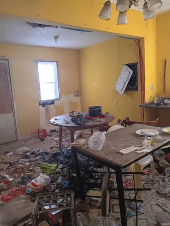 $19,898 | 229 West Broadway Street, Shelburn, IN 47879