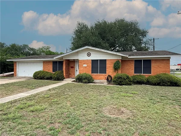 $189,900 | 612 Short Street, Sinton, TX 78387