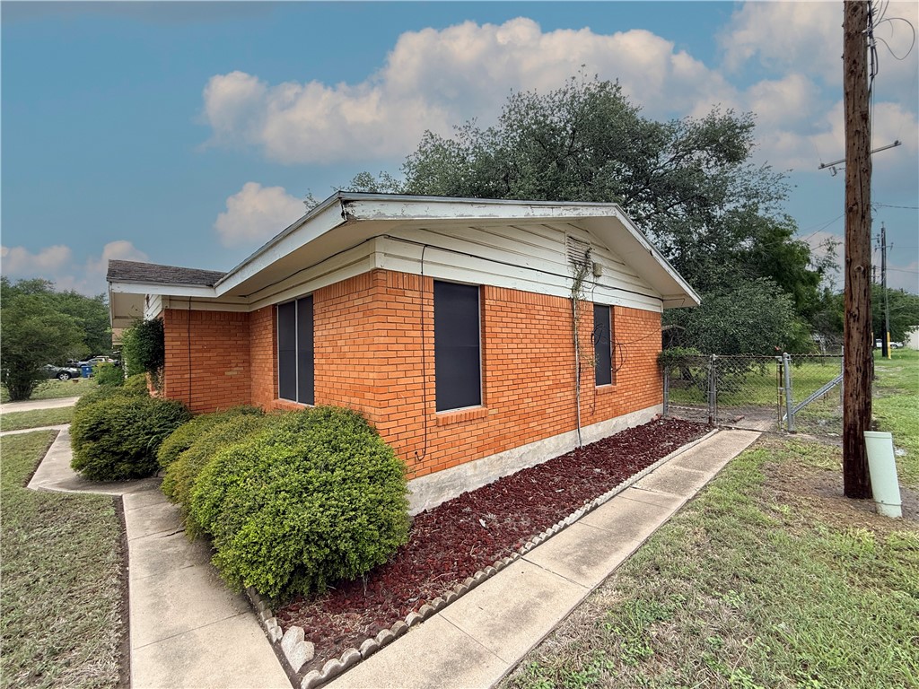 612 Short Street Sinton, TX 78387 - Photo 4 of 16