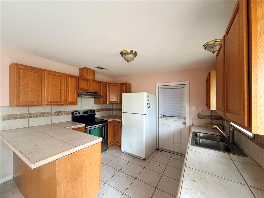612 Short Street Sinton, TX 78387 - Photo 6 of 16