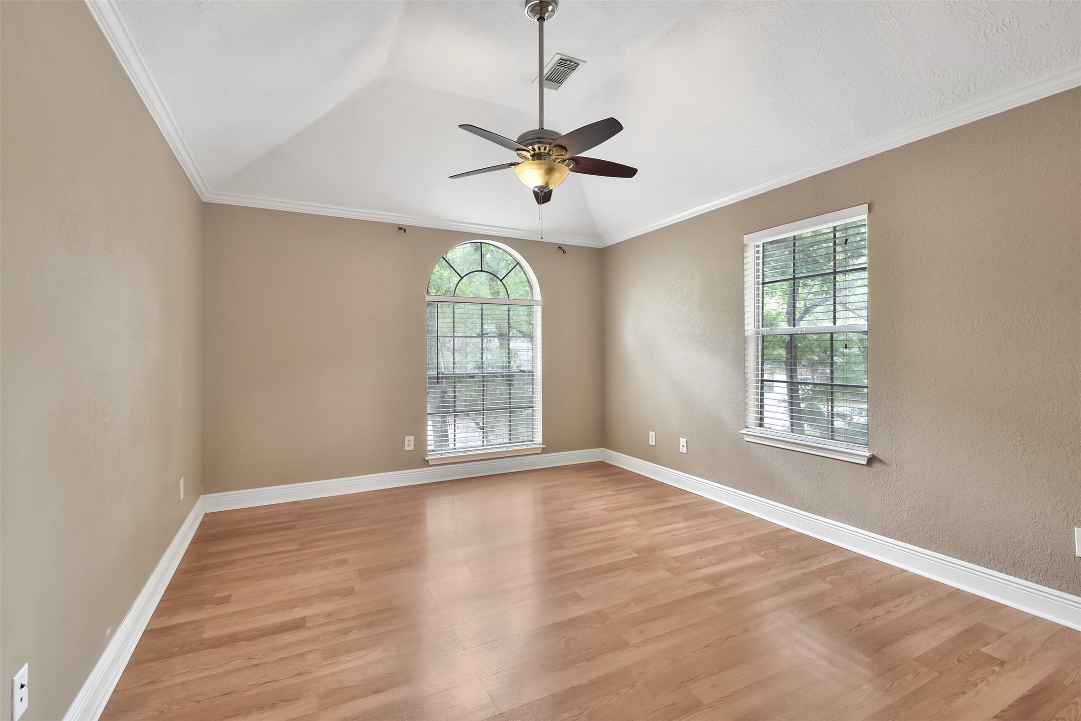 5 East Willowwood Court Spring, TX 77381 - Photo 19 of 27 a view of an empty room with a window