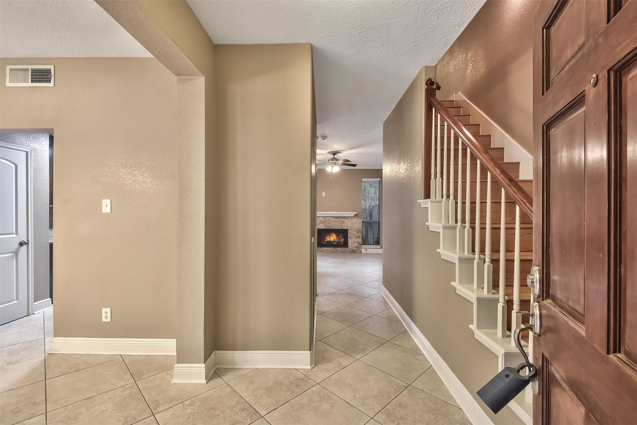 5 East Willowwood Court Spring, TX 77381 - Photo 3 of 27 a view of a hallway with a living room