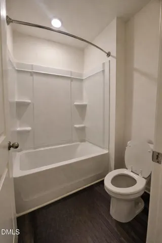 a view of a house with backyard and porch