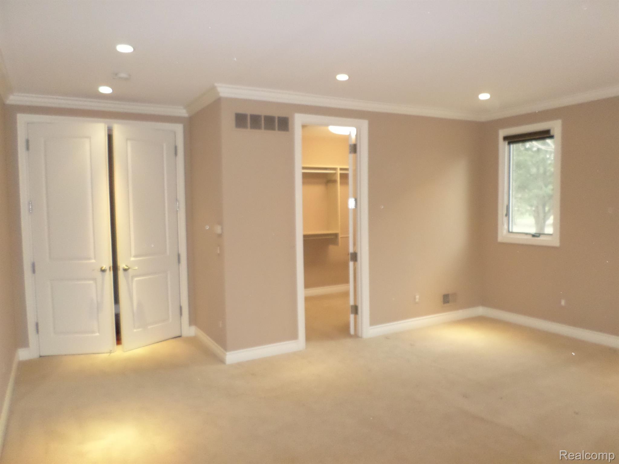 17515 Millar Road Clinton Township, MI 48036 - Photo 20 of 72 Entry Master Suite