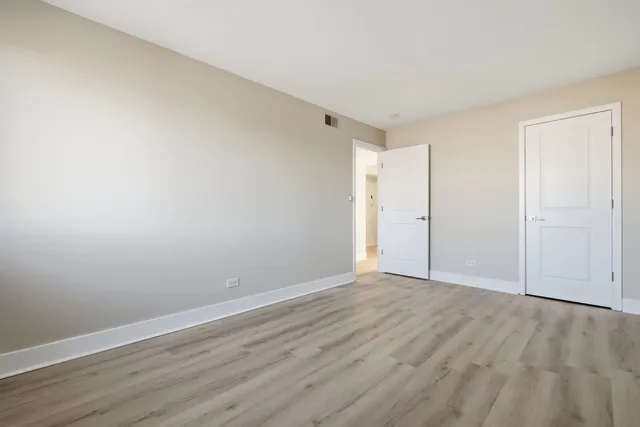 $2,100 | 4180 Williamsburg Court, Unit 301, Glenview, IL 60025