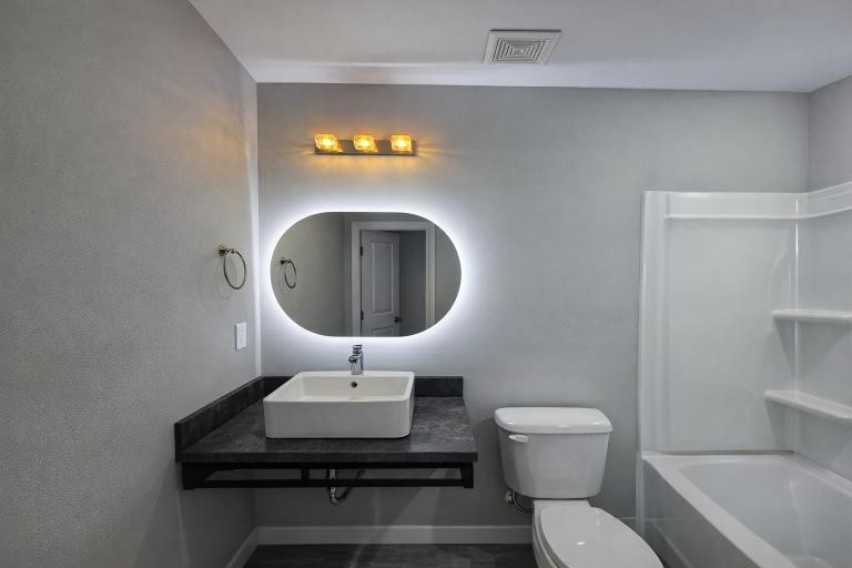 543 Peachers Mill Road Clarksville, TN 37042 - Photo 20 of 29 a bathroom with a toilet sink and mirror