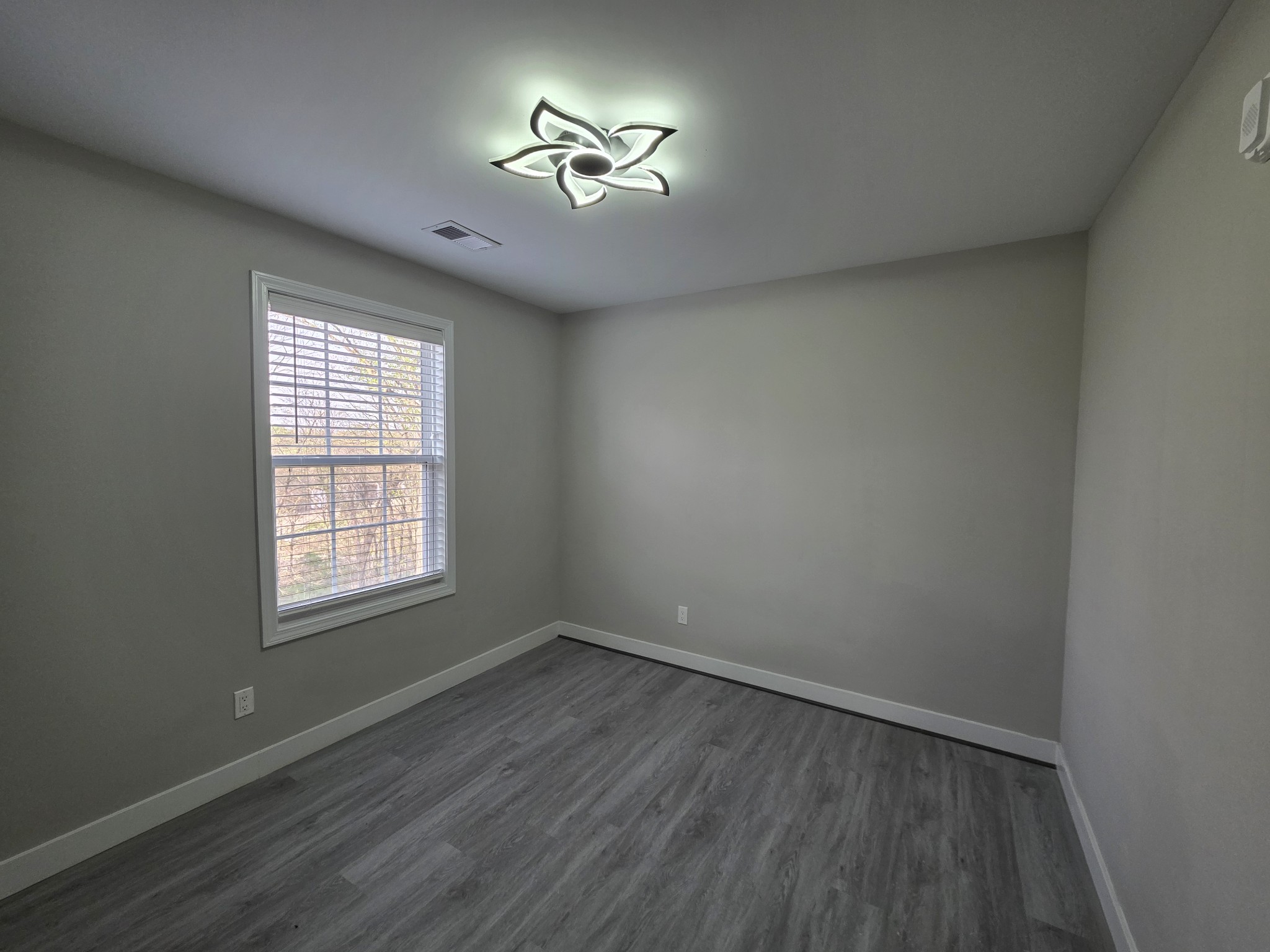 543 Peachers Mill Road Clarksville, TN 37042 - Photo 22 of 29 an empty room with a window