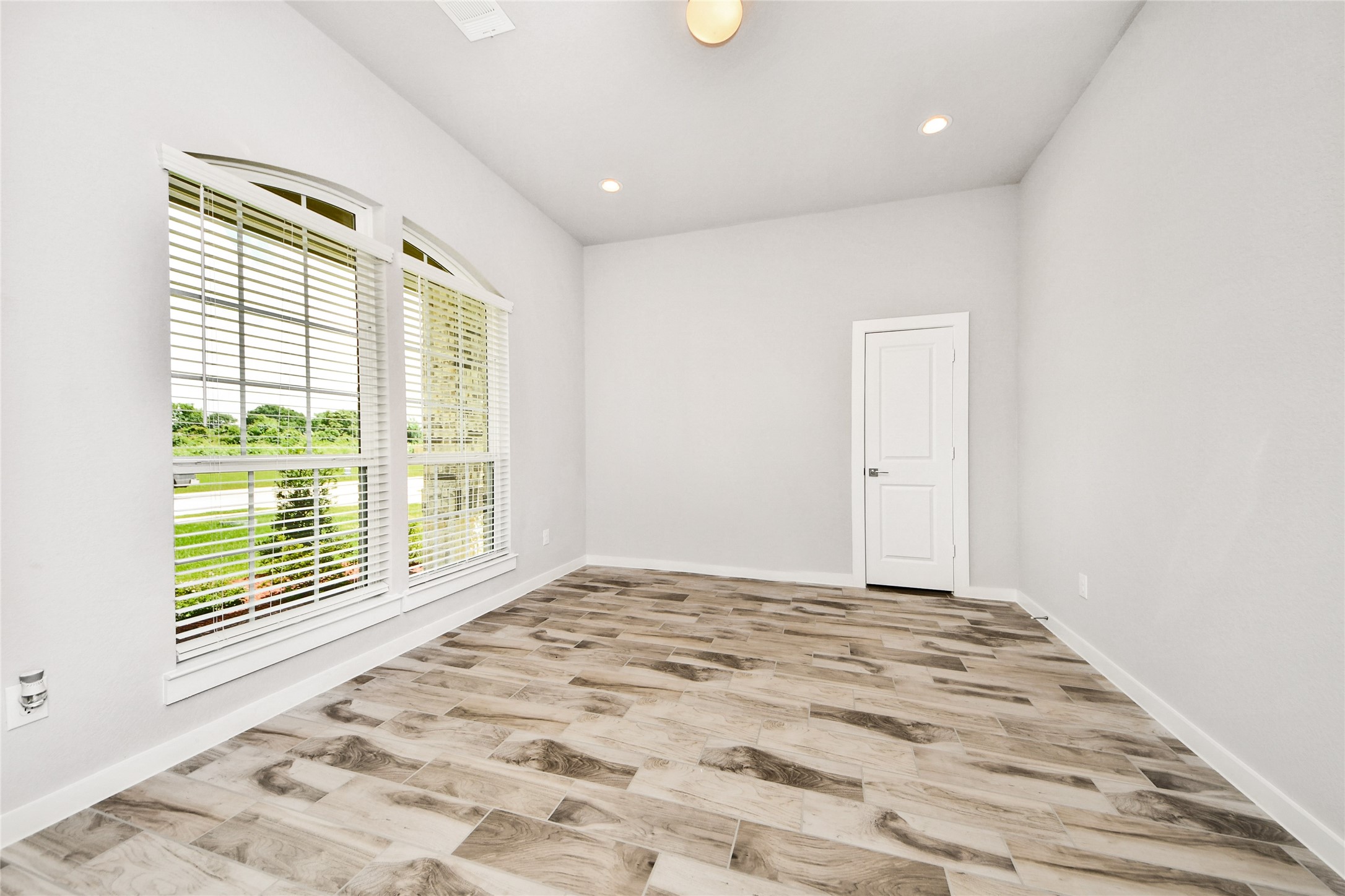 1577 Elm Place Angleton, TX 77515 - Photo 7 of 45