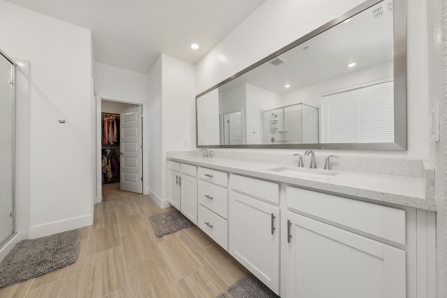 4385 Hawkfinch Circle Rancho Cordova, CA 95742 - Photo 17 of 33 Primary Bathroom