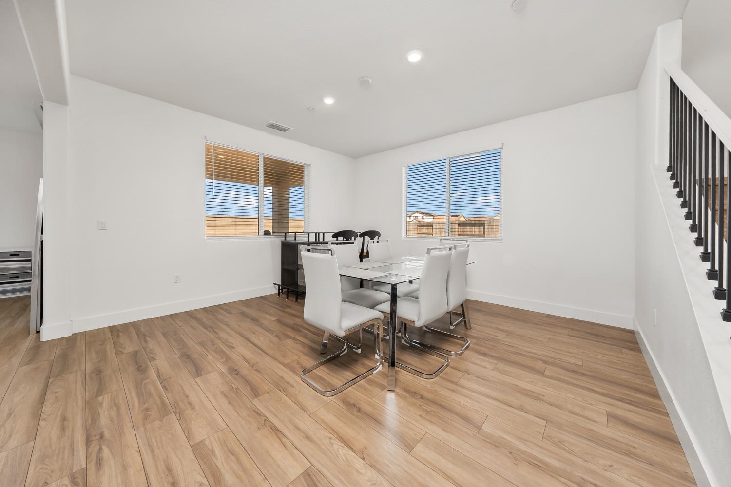 4385 Hawkfinch Circle Rancho Cordova, CA 95742 - Photo 7 of 33 Dinning Room