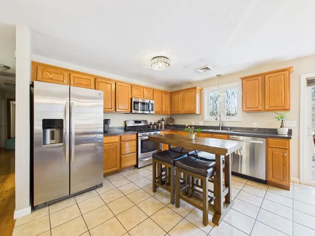 $569,900 | 65 Cross Road, Dartmouth, MA 02747