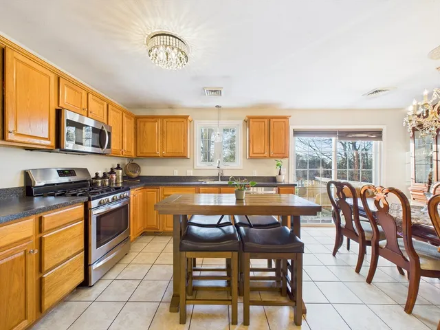 $569,900 | 65 Cross Road, Dartmouth, MA 02747