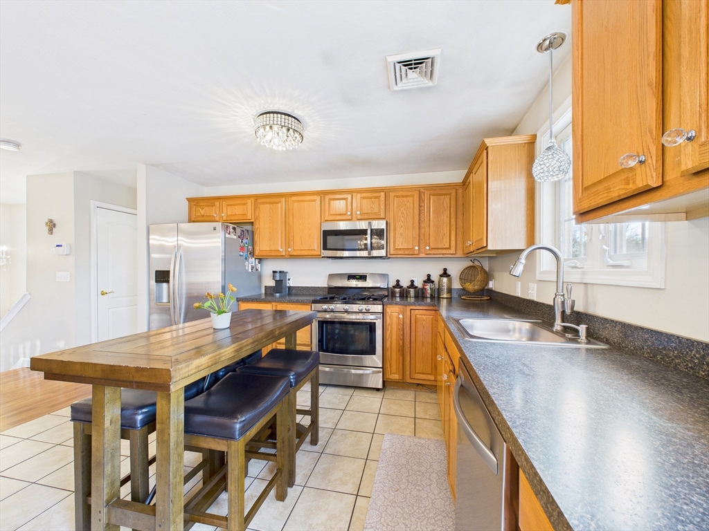 65 Cross Road Dartmouth, MA 02747 - Photo 6 of 30