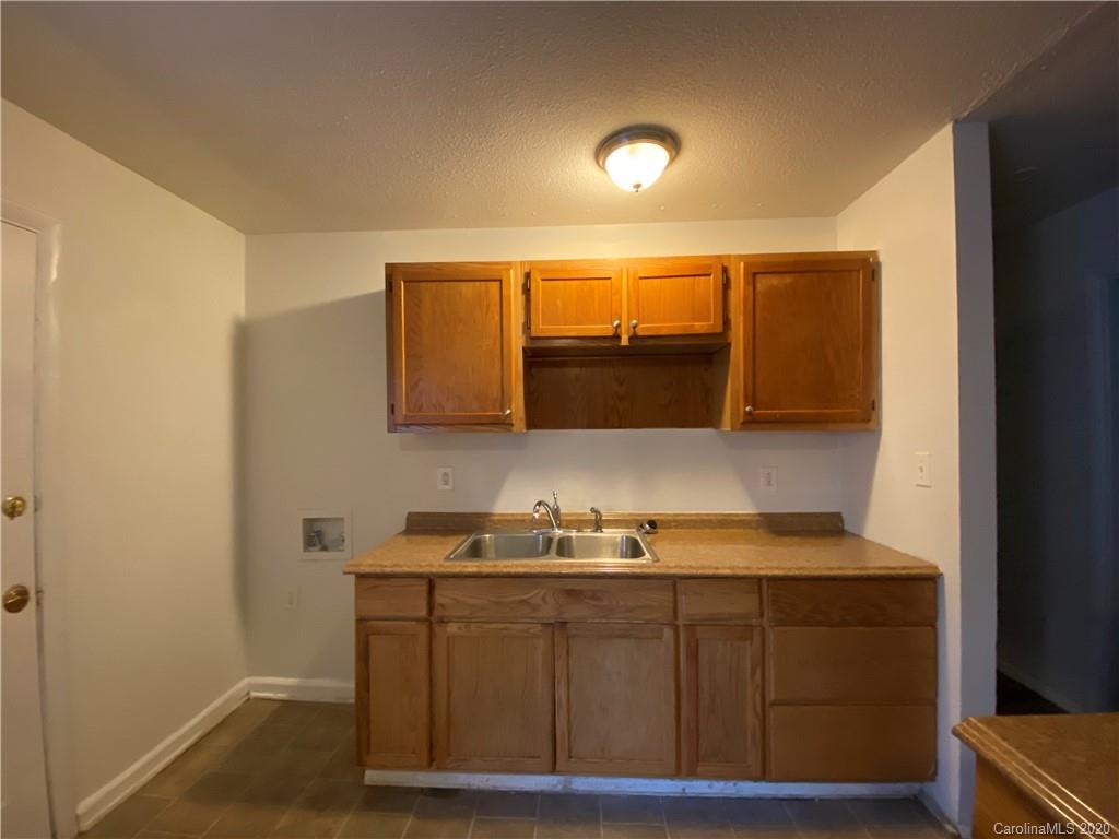 2427 Danforth Lane Charlotte, NC 28208 - Photo 8 of 22