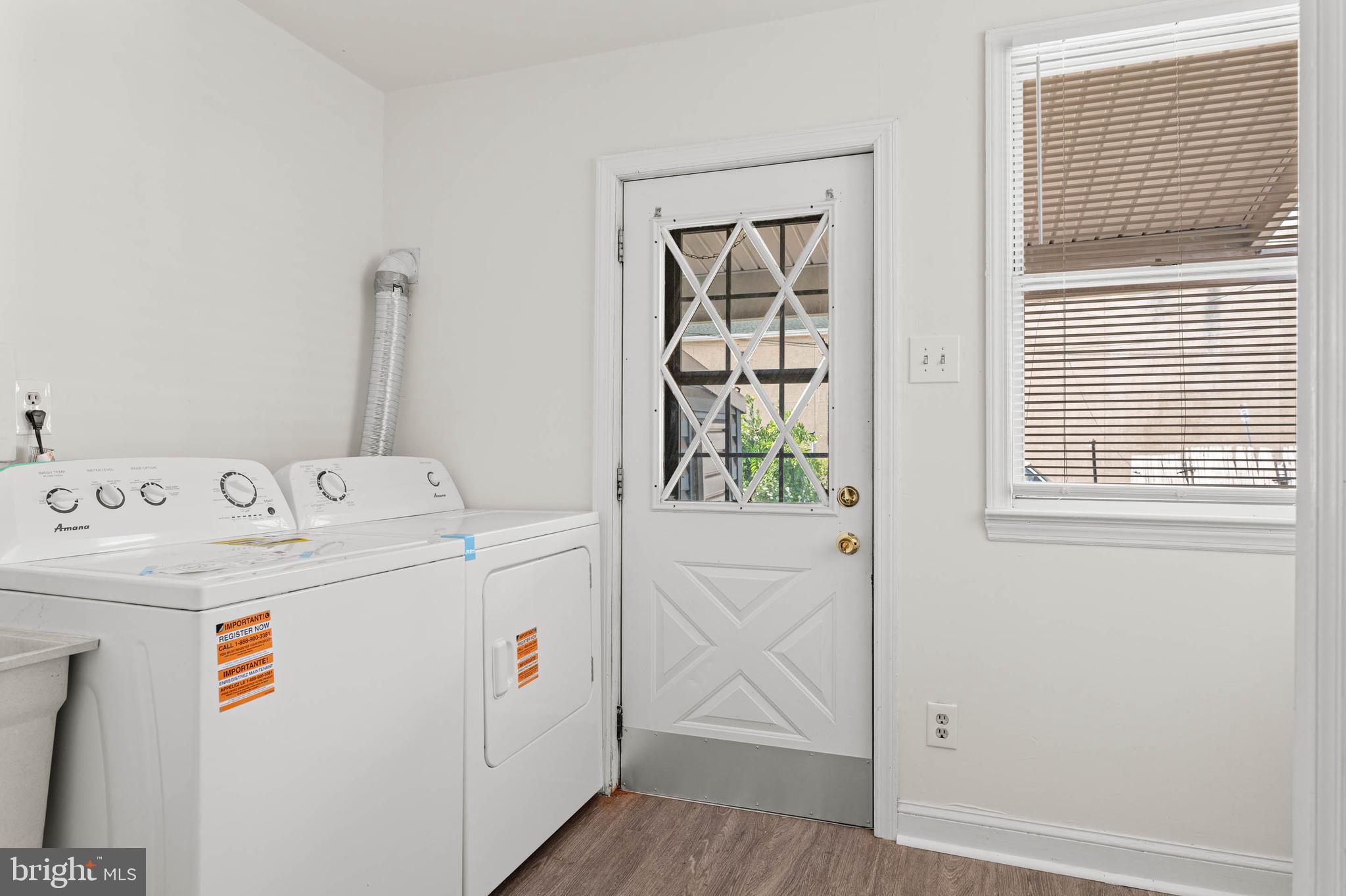4474 Livingston Street Philadelphia, PA 19137 - Photo 11 of 27 a utility room with dryer and washer