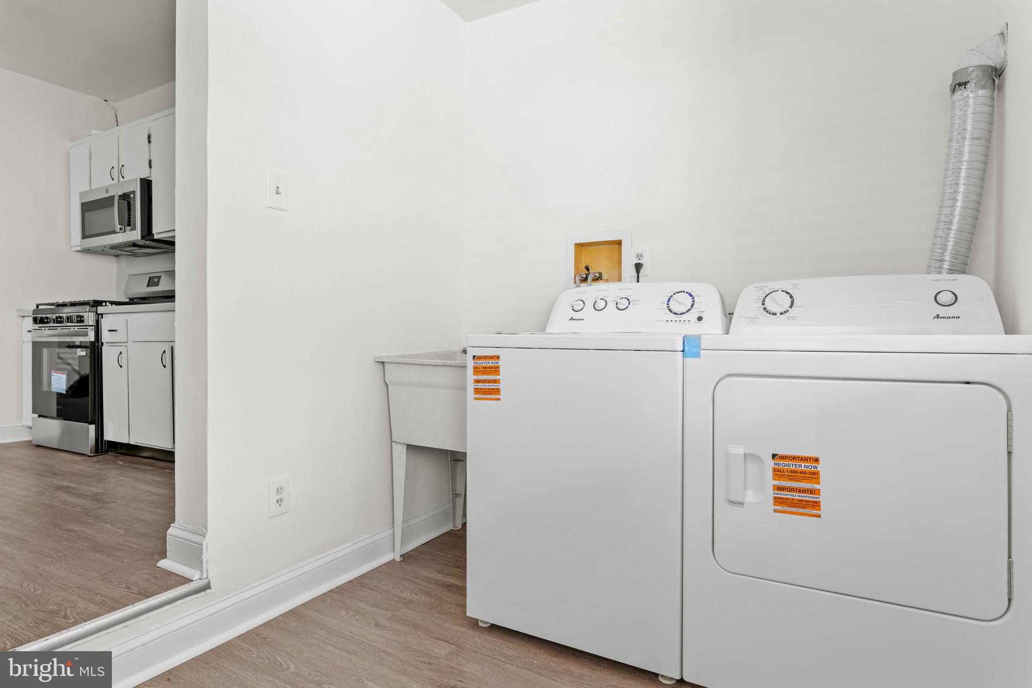 4474 Livingston Street Philadelphia, PA 19137 - Photo 10 of 27 a utility room with dryer and washer