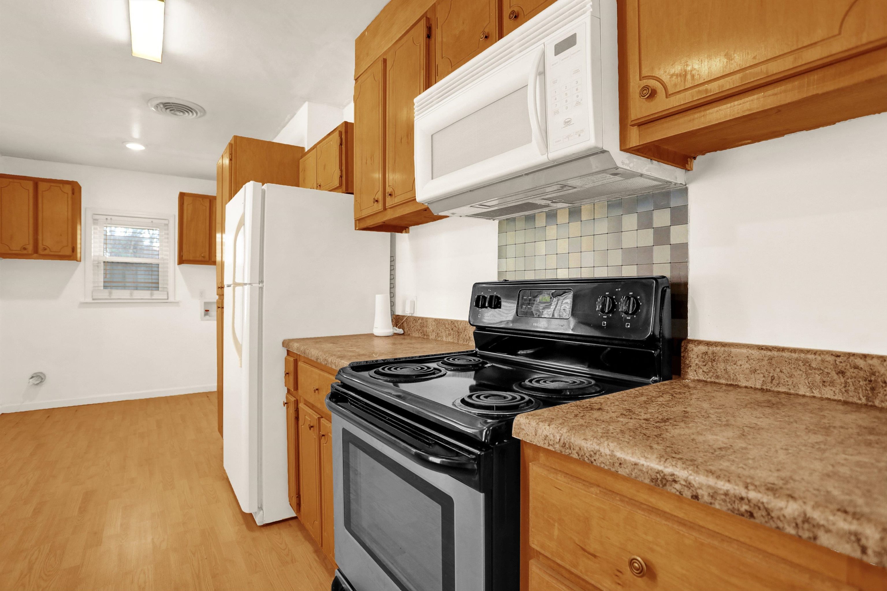 1459 Flamingo Road Memphis, TN 38117 - Photo 13 of 31 a kitchen with a stove and a refrigerator