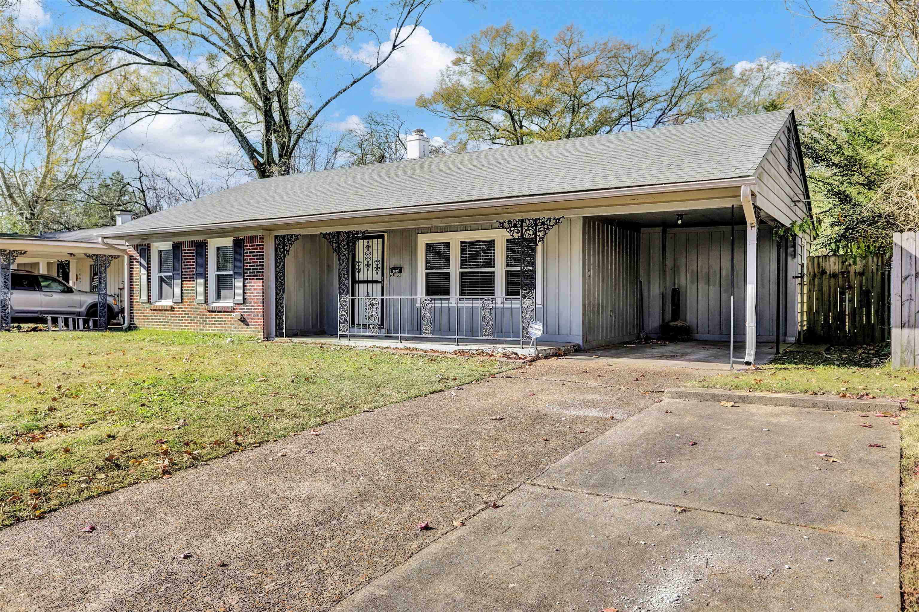 1459 Flamingo Road Memphis, TN 38117 - Photo 14 of 31 front view of a house with a yard