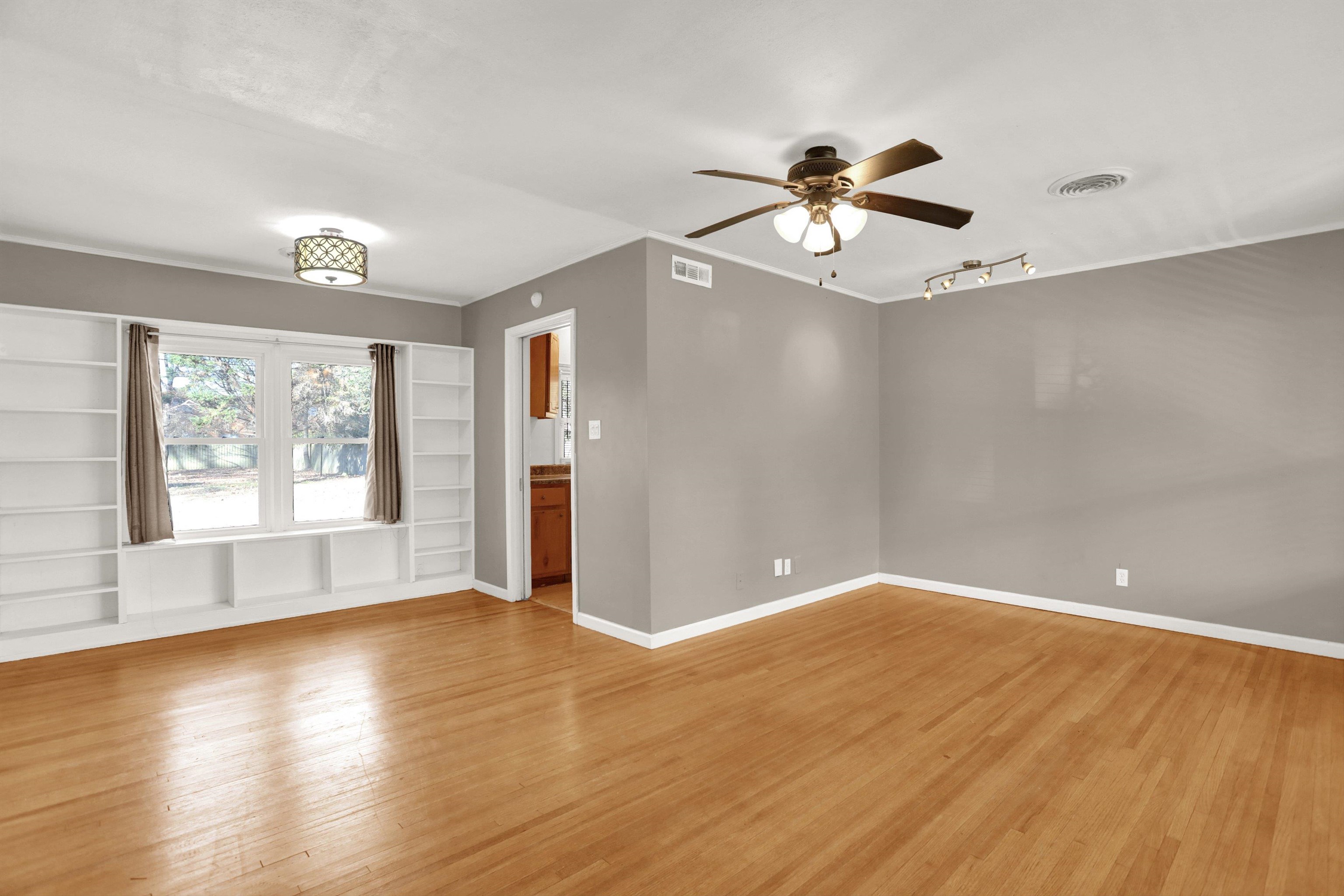 1459 Flamingo Road Memphis, TN 38117 - Photo 16 of 31 Empty room featuring light wood-style flooring, a ceiling fan, and crown molding