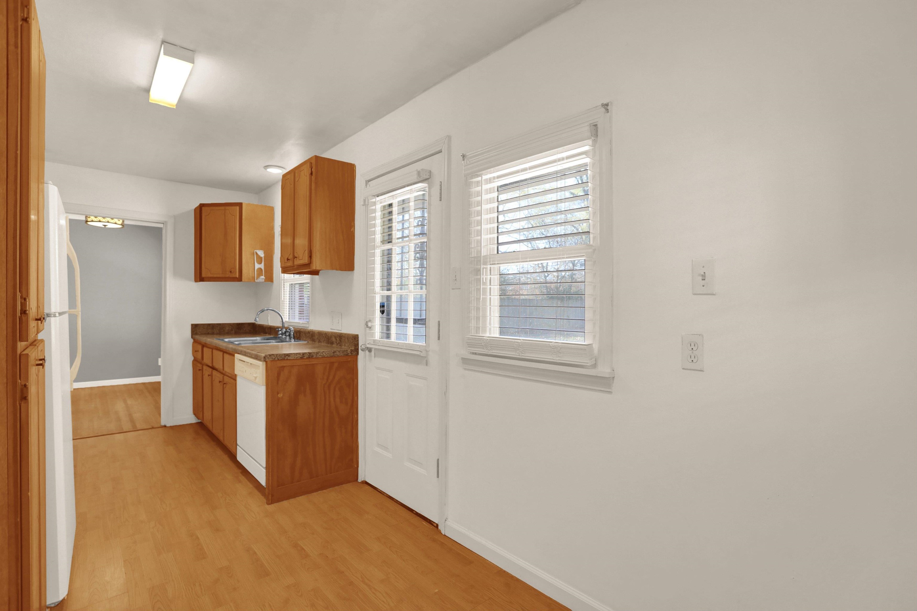 1459 Flamingo Road Memphis, TN 38117 - Photo 28 of 31 a view of kitchen and window