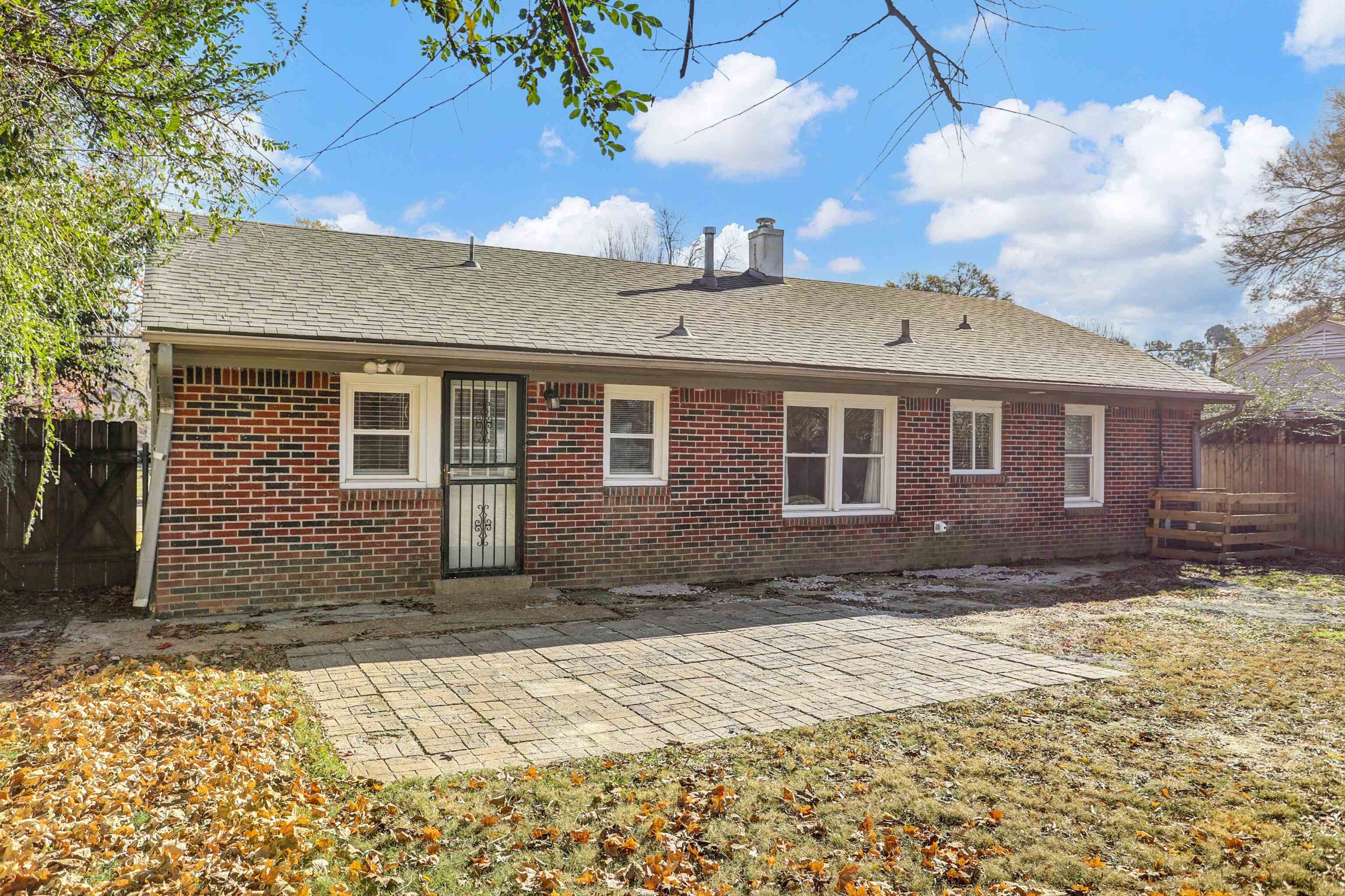 1459 Flamingo Road Memphis, TN 38117 - Photo 28 of 31 a front view of a house with a yard