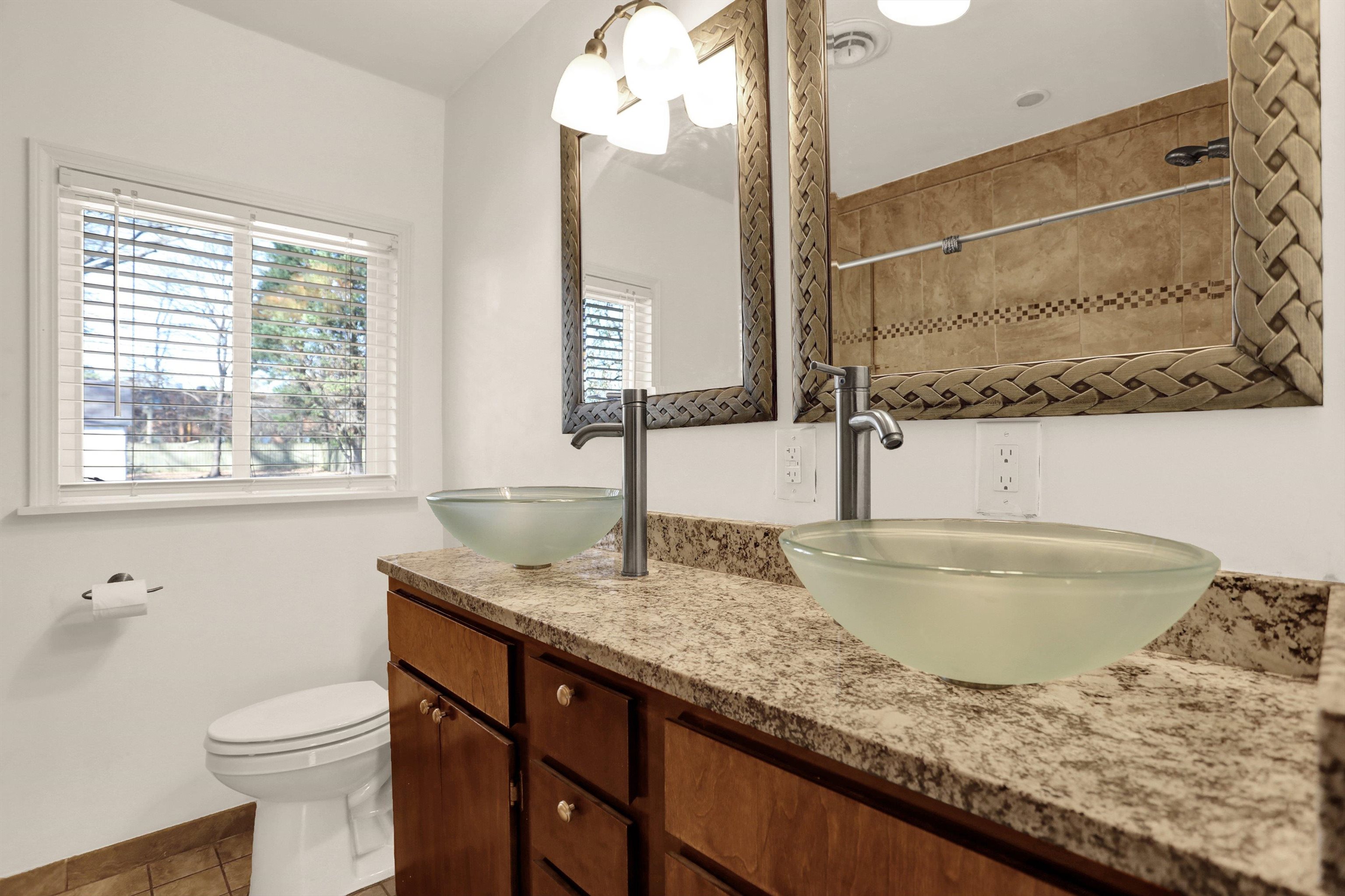 1459 Flamingo Road Memphis, TN 38117 - Photo 30 of 31 a bathroom with a granite countertop sink and a mirror