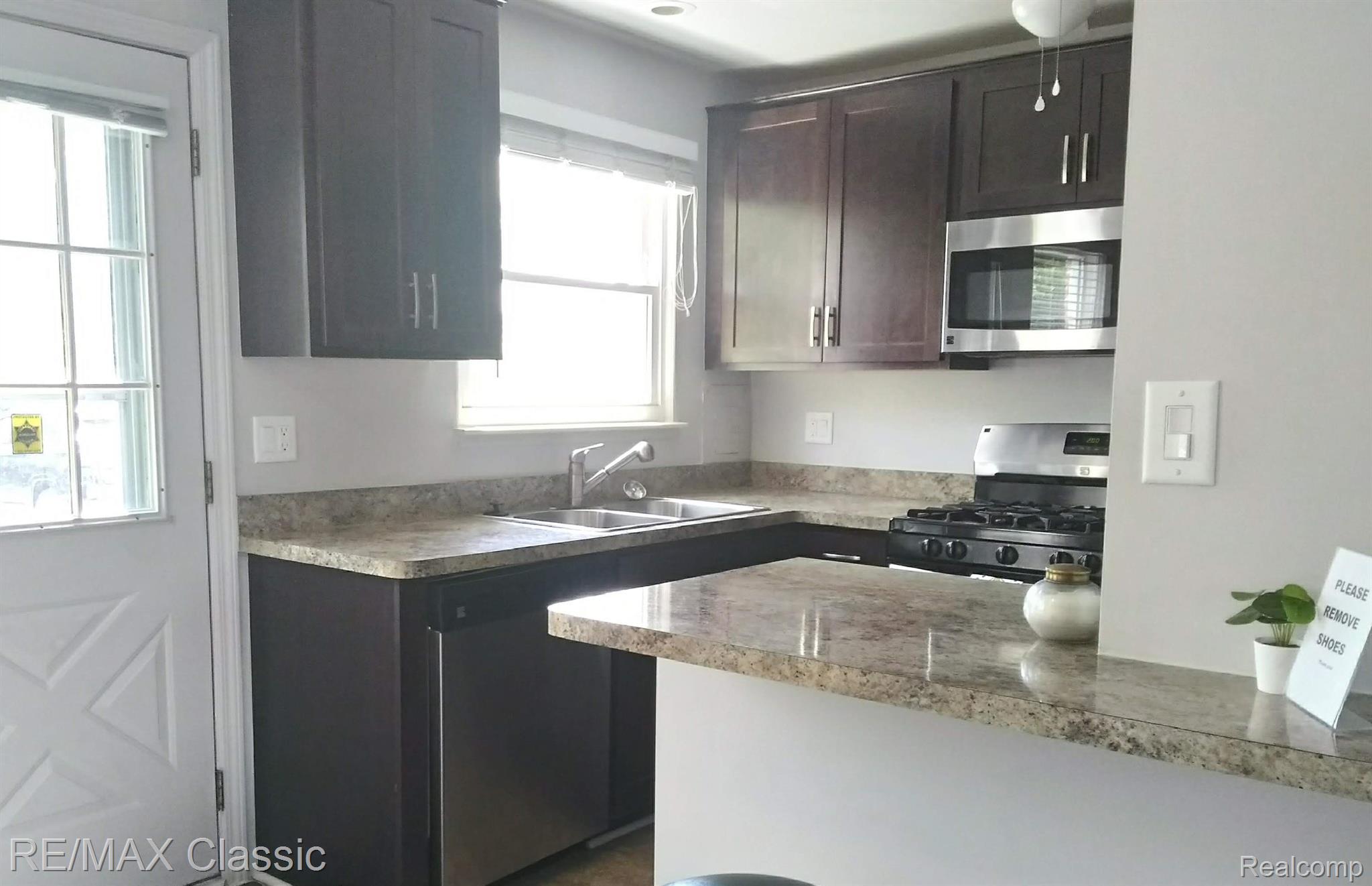 2811 West 13 Mile Road, Unit 2 Royal Oak, MI 48073 - Photo 7 of 23 Gallery Image 7