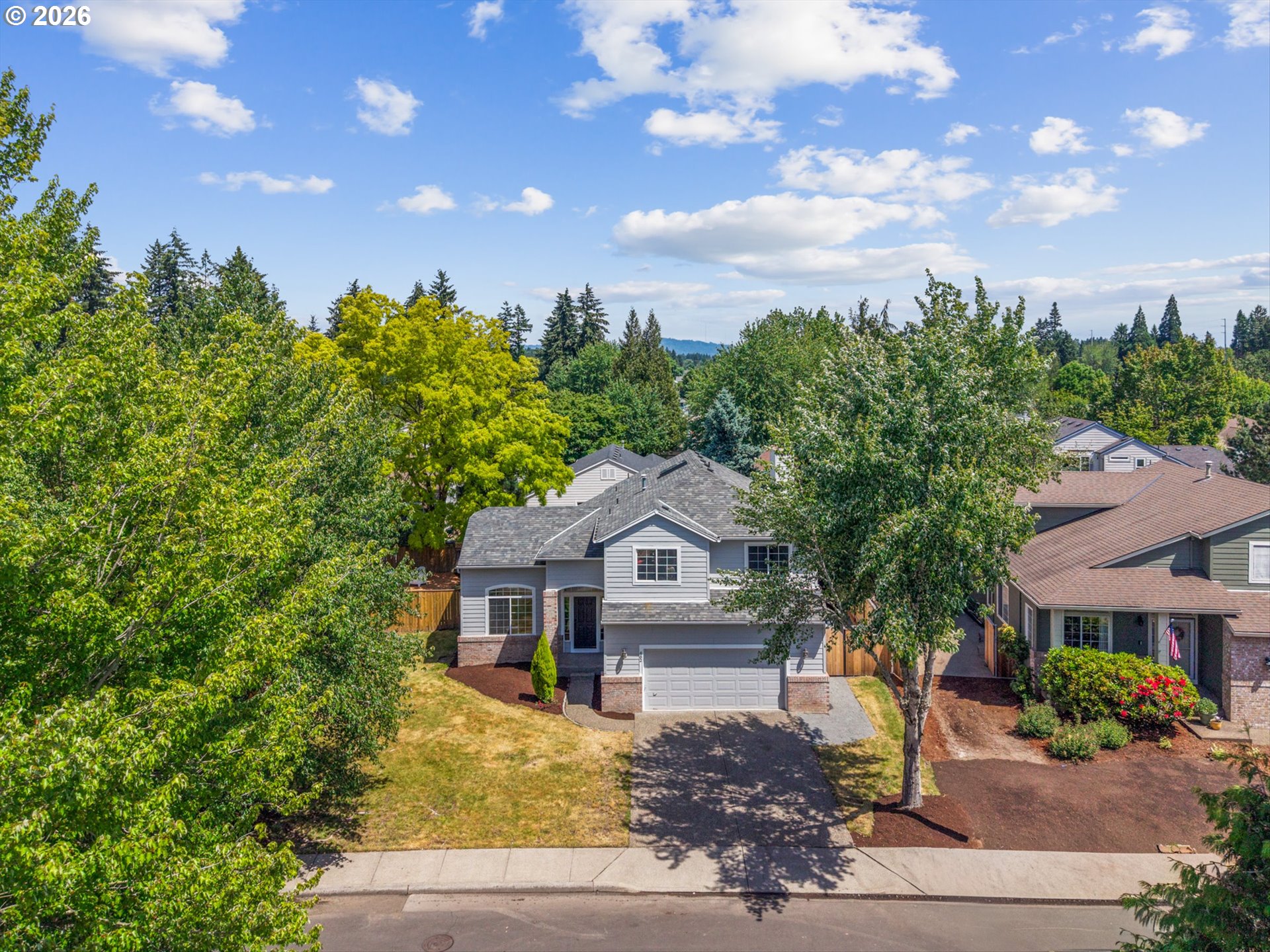 462 Southwest 211th Avenue Beaverton, OR 97006 - Photo 2 of 40 a front view of a house with a garden