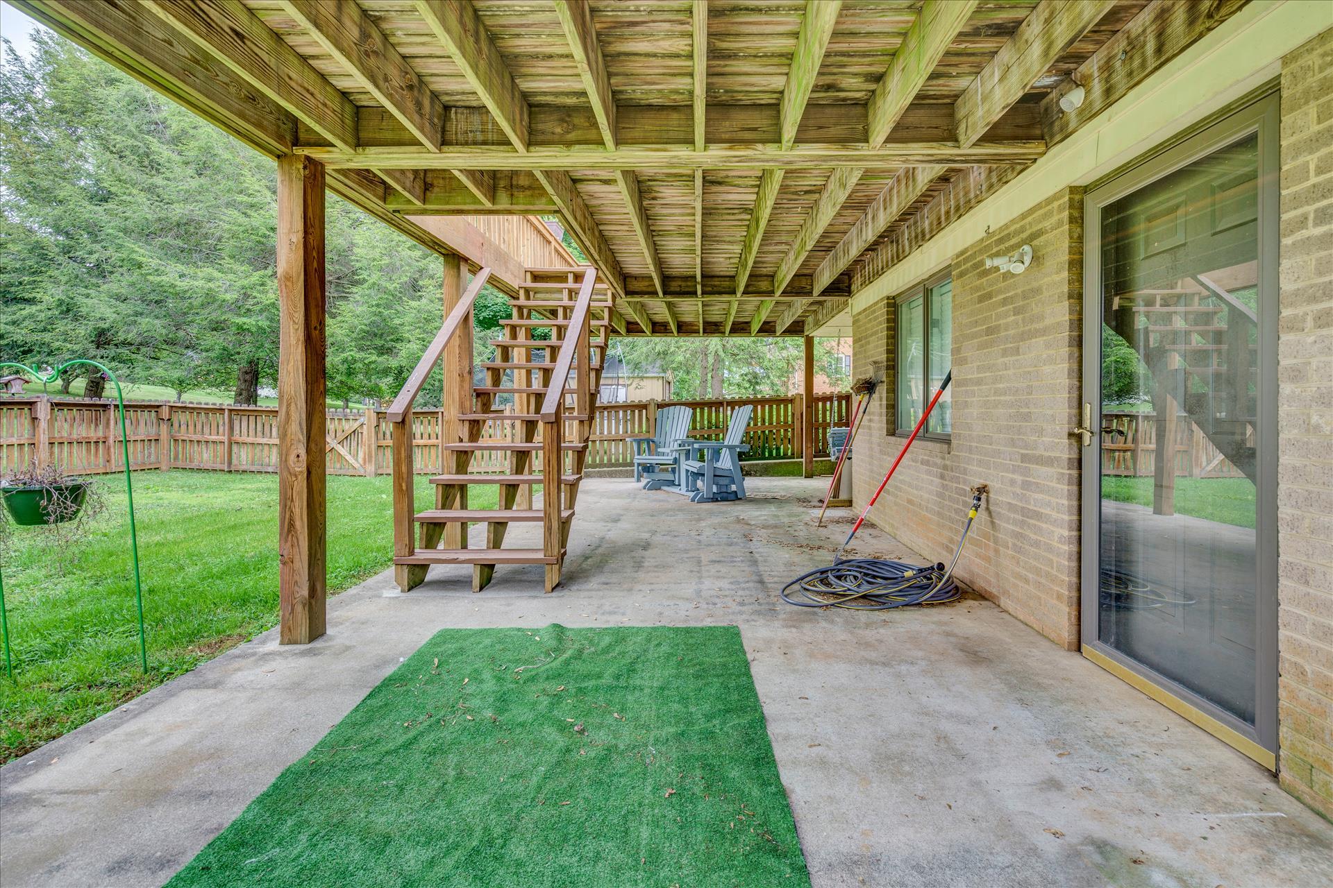 4720 Phyllis Road Northeast Roanoke, VA 24012 - Photo 12 of 59 Back Patio2