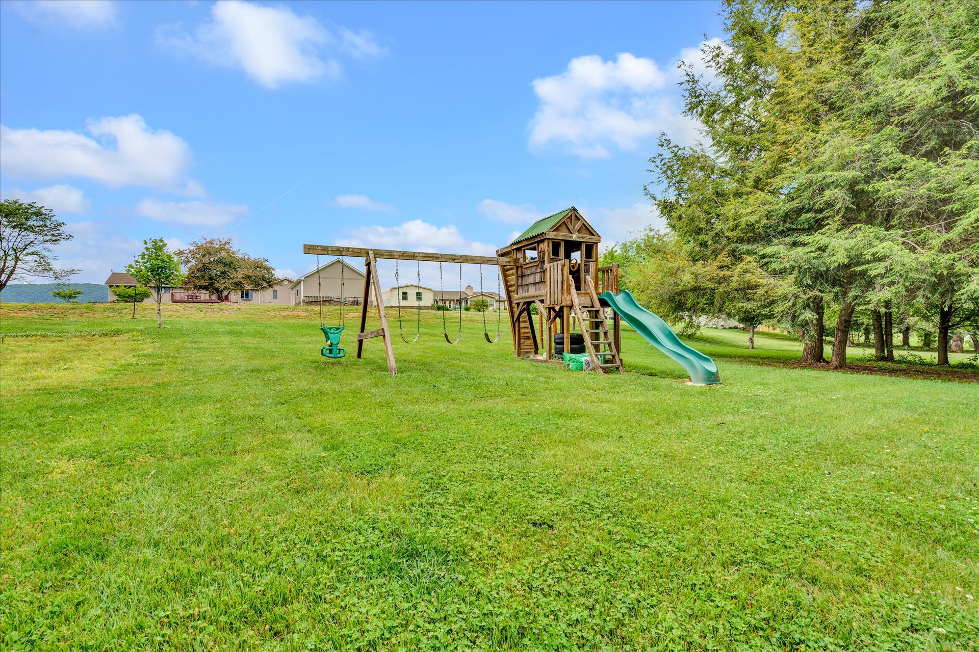 4720 Phyllis Road Northeast Roanoke, VA 24012 - Photo 15 of 59 Back Yard2