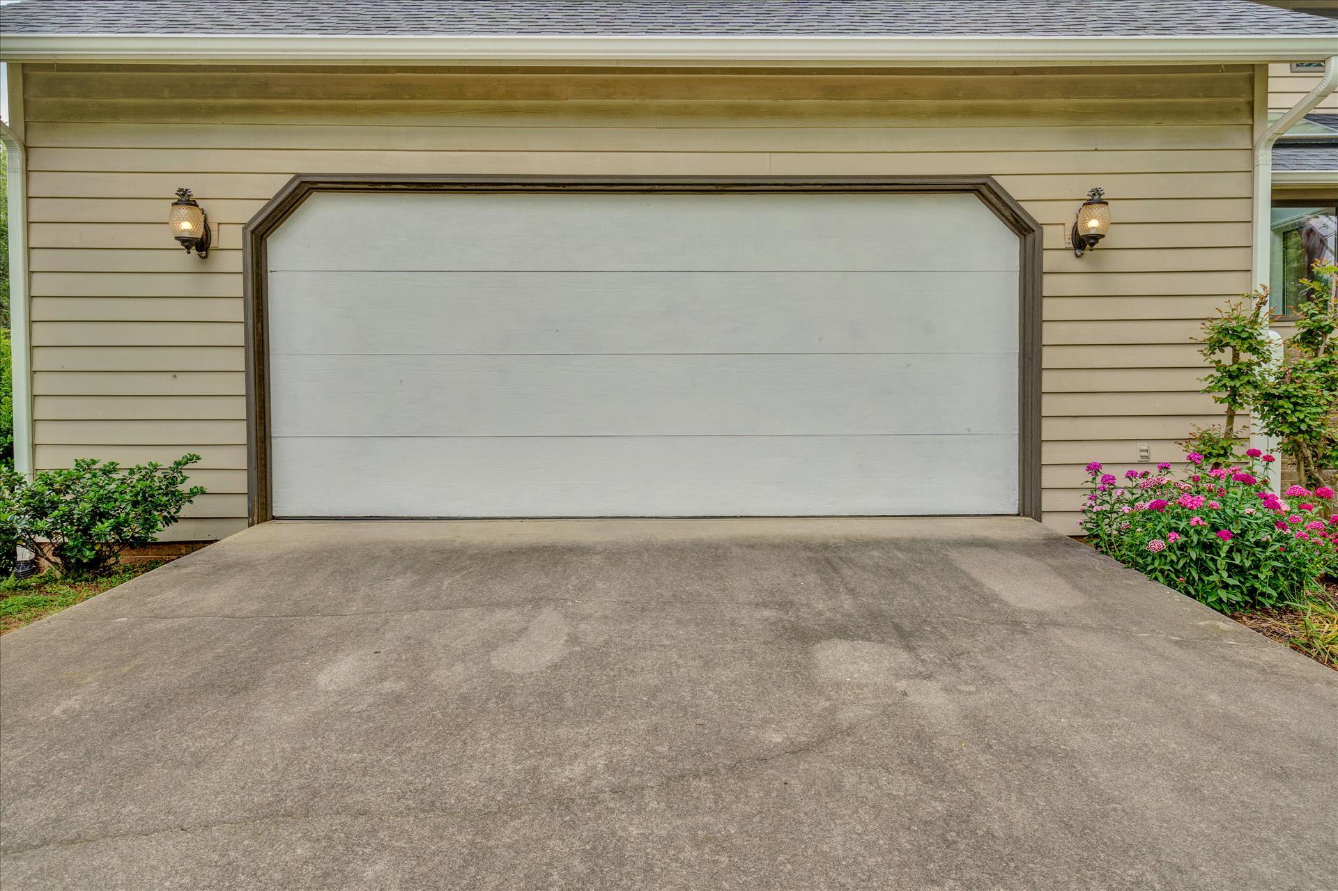4720 Phyllis Road Northeast Roanoke, VA 24012 - Photo 21 of 59 Garage Front