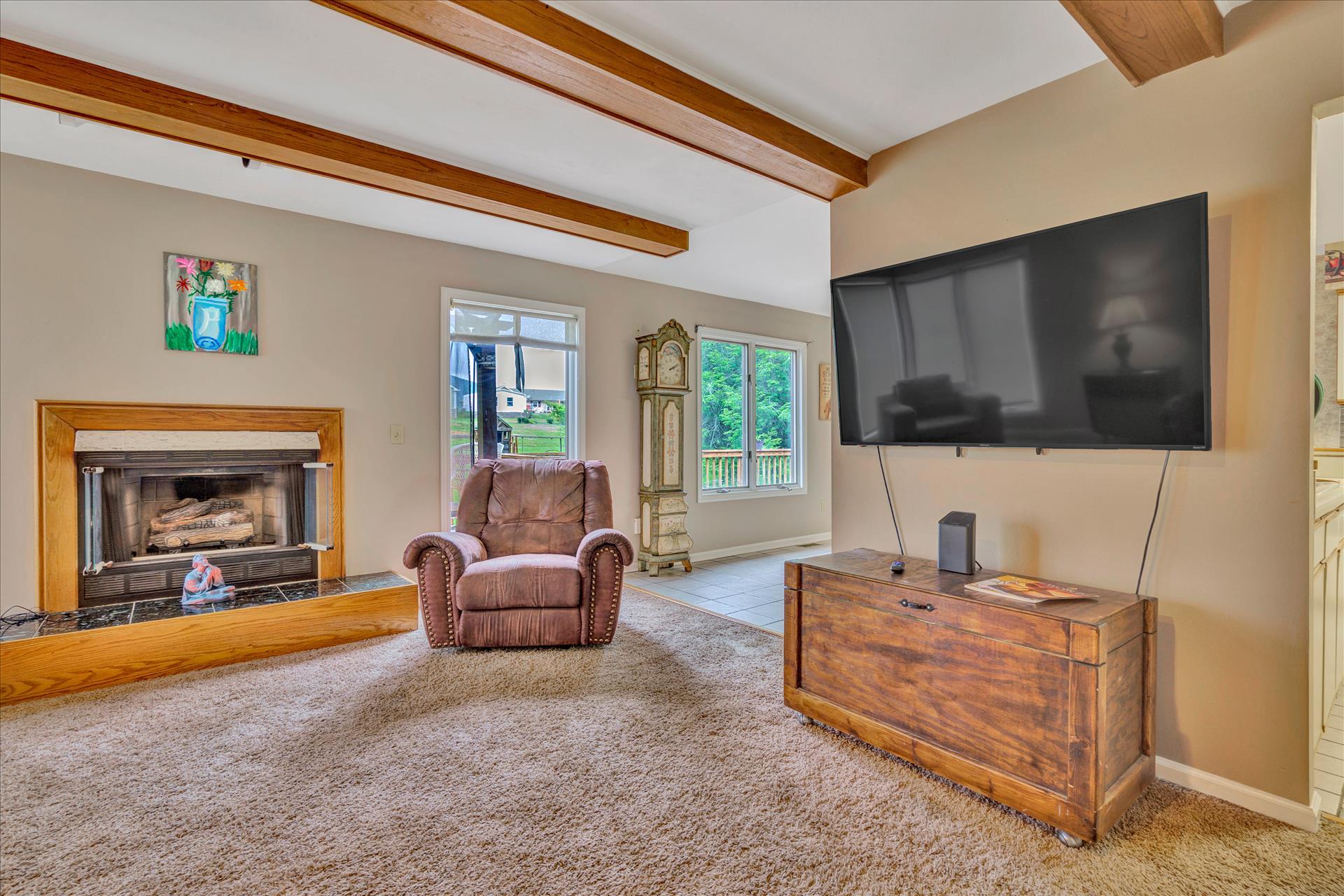 4720 Phyllis Road Northeast Roanoke, VA 24012 - Photo 36 of 59 Family Room2