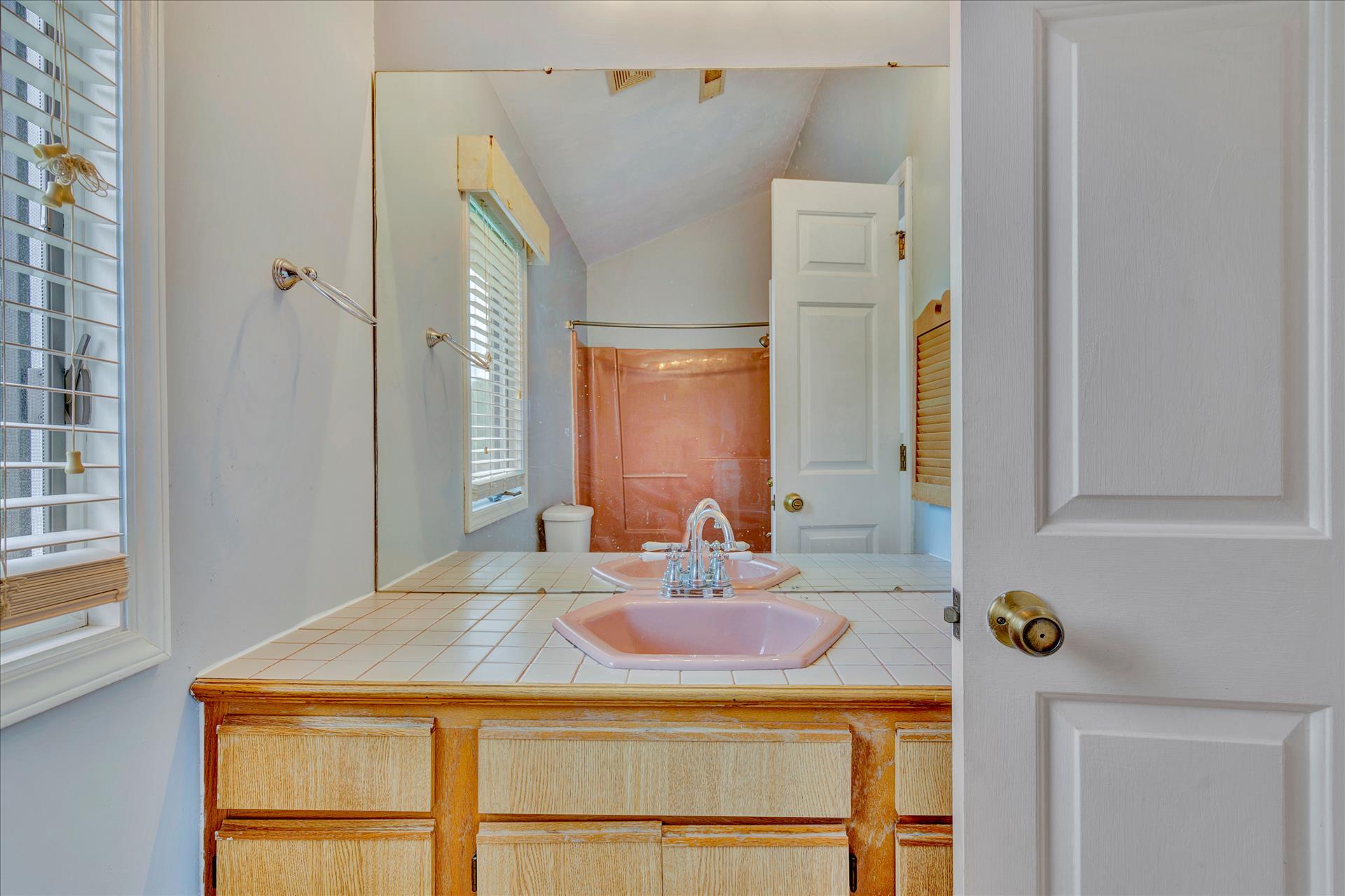 4720 Phyllis Road Northeast Roanoke, VA 24012 - Photo 43 of 59 Master Bath2