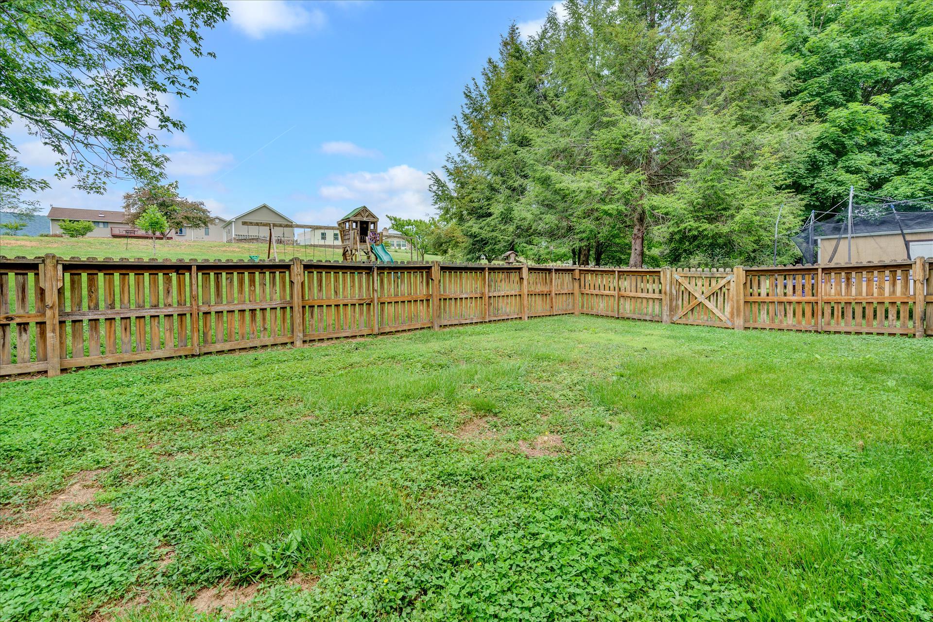 4720 Phyllis Road Northeast Roanoke, VA 24012 - Photo 10 of 59 Fenced Back Yard