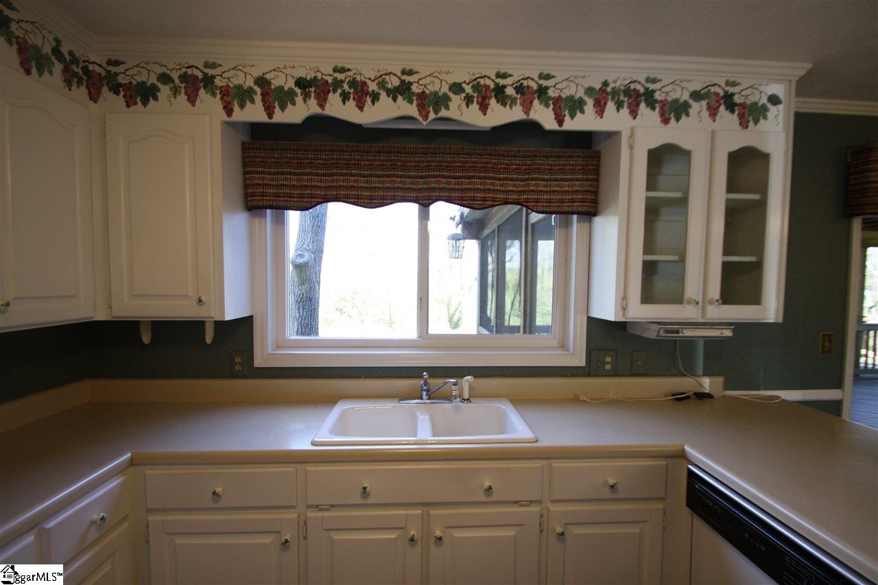 158 North Rutherford Road Greer, SC 29651 - Photo 4 of 30