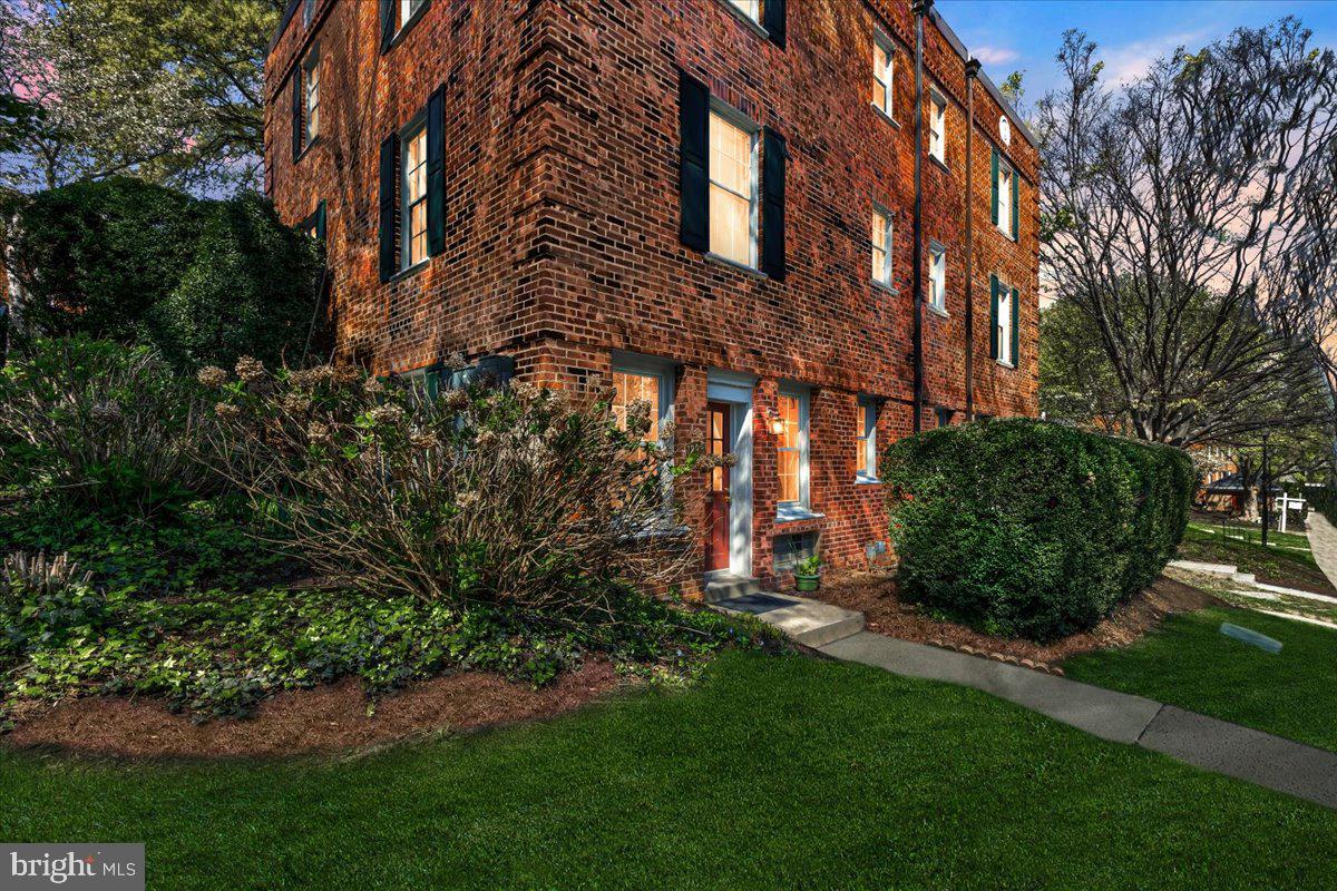 1908 North Rhodes Street, Unit 47 Arlington, VA 22201 - Photo 2 of 23