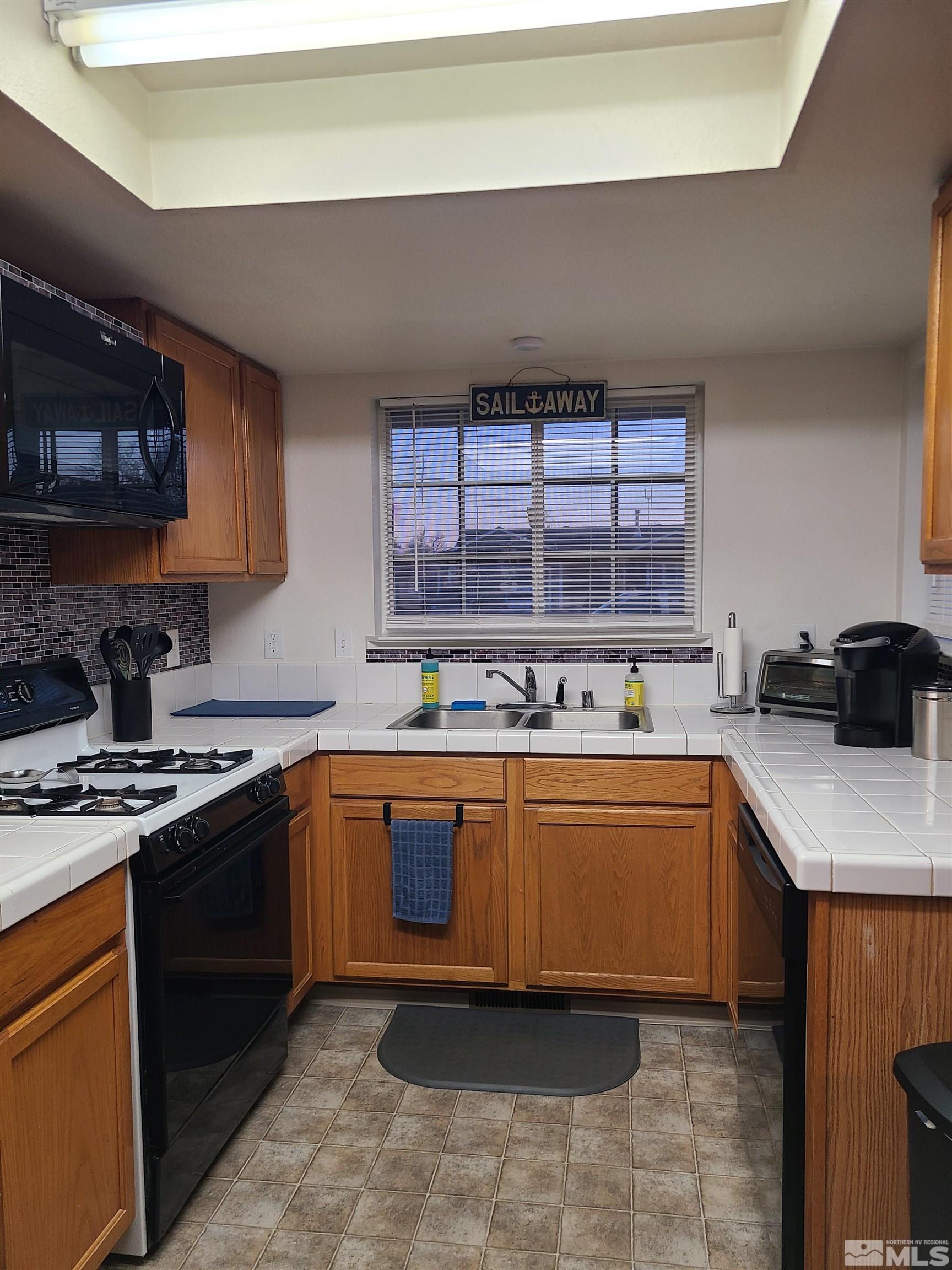2760 Dallas Drive Fallon, NV 89406 - Photo 3 of 33 a kitchen with stainless steel appliances granite countertop a sink stove and cabinets