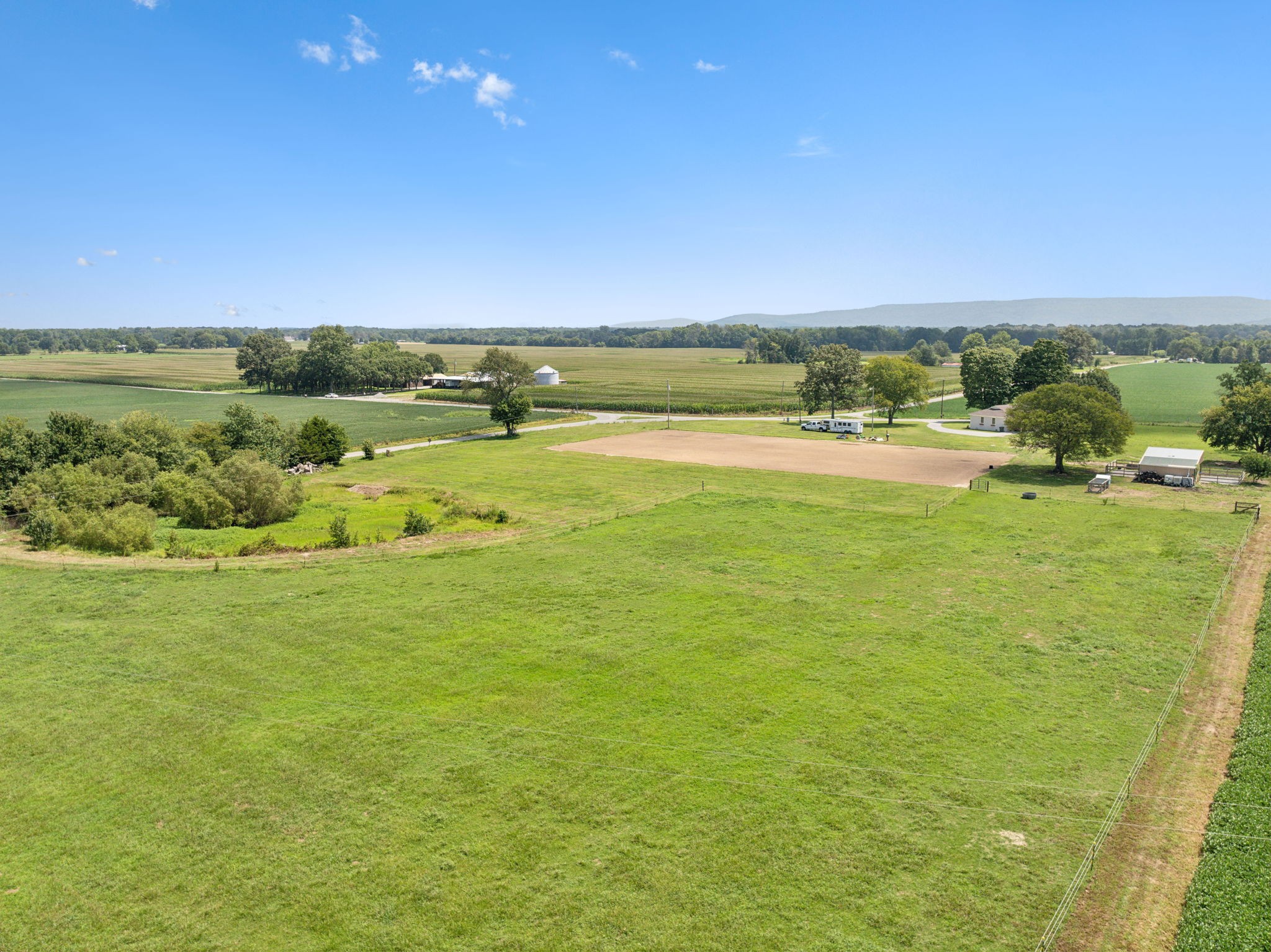 40 Yates Road Hillsboro, TN 37342 - Photo 35 of 39 a view of an ocean from a building